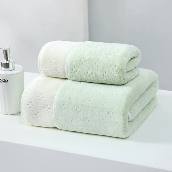Double Sided Coral Fleece Bath Towel 140 x 170cm Green Off White