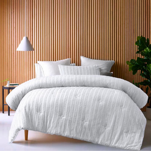 Vintage Design Homewares Reflections White Bedspread Comforter Quilt Queen