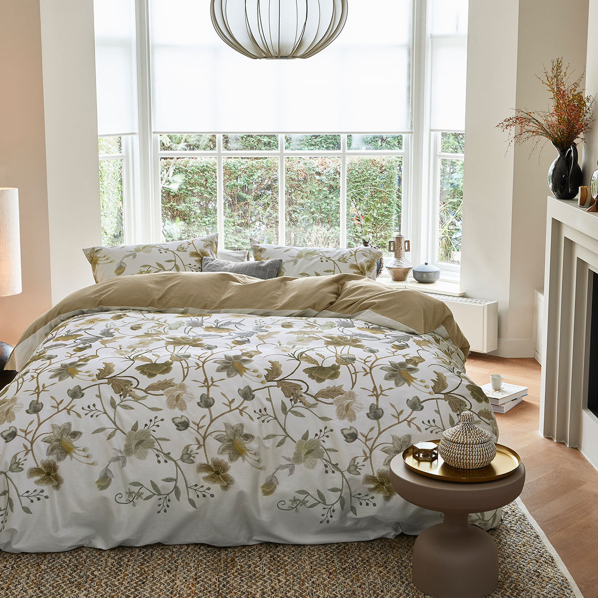 Bedding House Elizabeth Floral Cotton Sateen Quilt Doona Duvet Cover White King