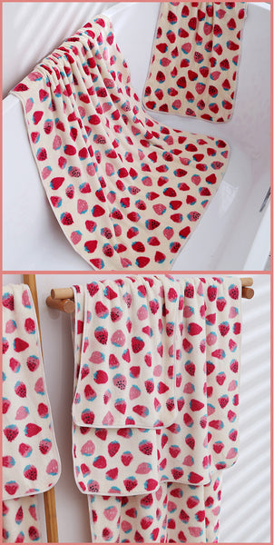 2 Pack Coral Fleece Bath Towel Set Absorbent Hanging Loop Strawberries