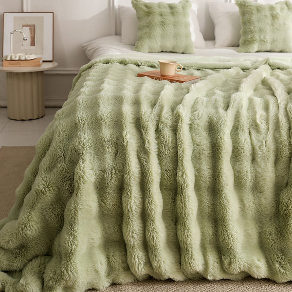 Faux Rabbit Fur Tuscany Fleece Bubble Blanket Throw Rug 200 x 230 cm Green