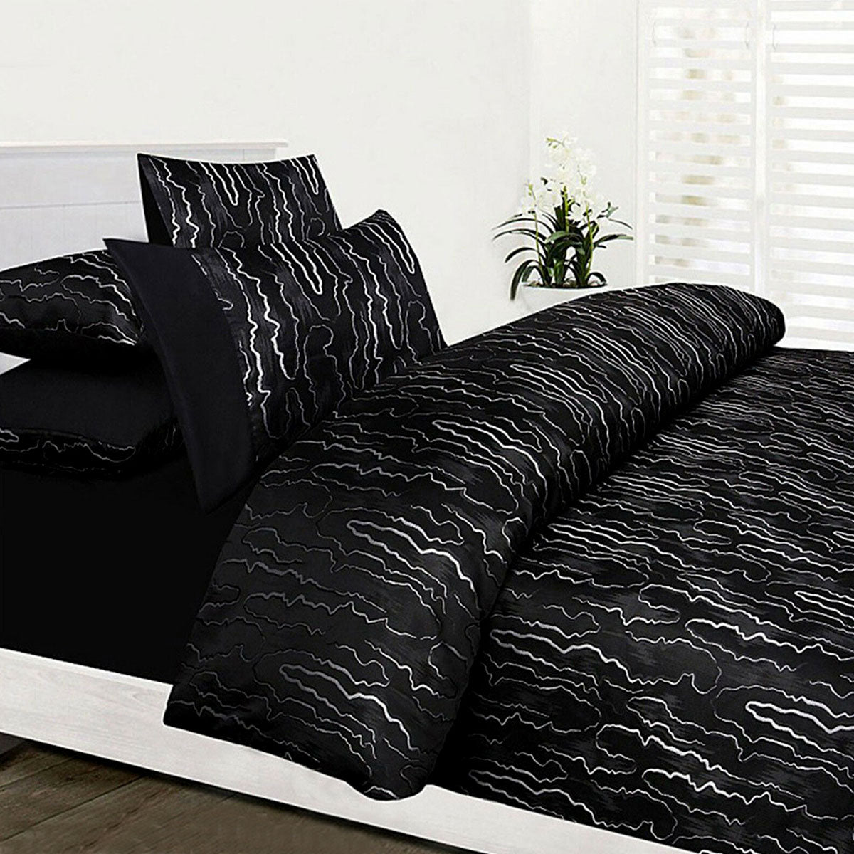 Accessorize Naples Textured Jacquard Black Silver Quilt Cover Set Double