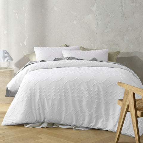 Big Sleep White Zig Zag Super Soft Tufted Quilt Doona Duvet Cover Set Queen